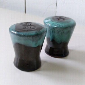 𝅺evangeline blue mountain beauce salt and pepper shaker